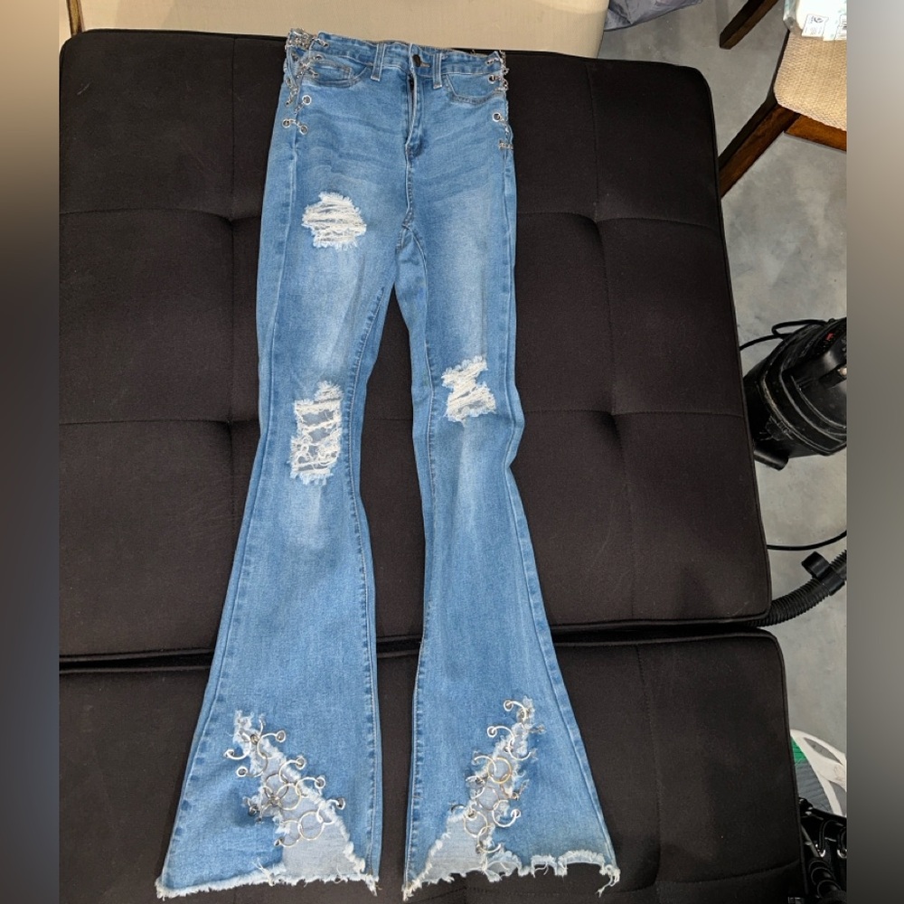 Stylish Blue Distressed Women Jeans